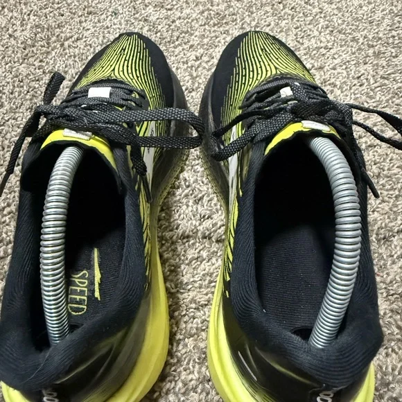 Brooks Hyperion Max Black Yellow Running - Picture 7 of 11